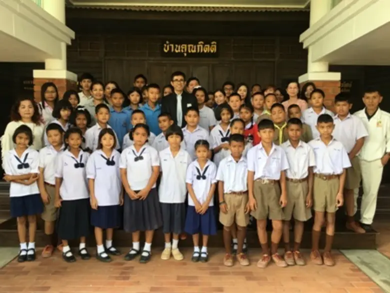 คณะครูและนักเรียนตัวแทนจาก 12 โรงเรียนในพ...