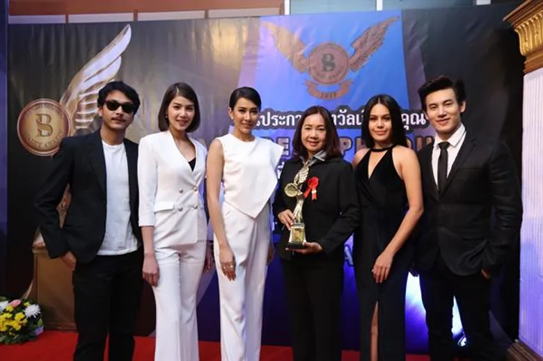 เหล่าศิลปินดาราเข้ารับรางวัล Beauty Awards2017