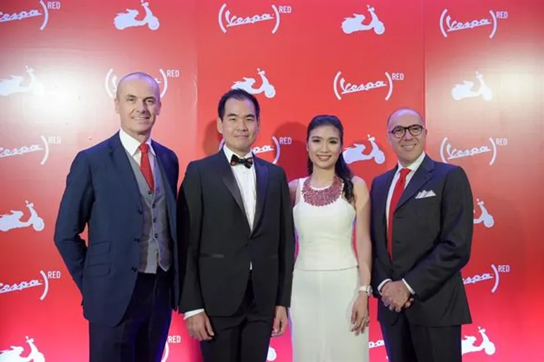 ภาพข่าว: พิอาจิโอ กรุ๊ป และเวสปิอาริโอ (ประเทศไทย) ร่วมเฉลิมฉลองเปิดตัว (VESPA 946) RED สุดยอดสกู๊ตเตอร์พรีเมี่ยมสุดพิเศษพร้อมดีไซน์สุดหรูเพื่อการกุศล