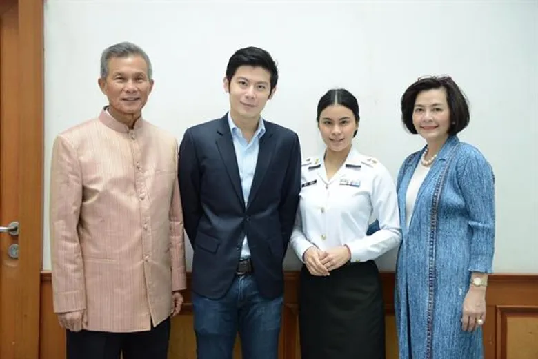 ทำบุญเสริมรัก? “มัดหมี่” ควง “สัว” มอบเงิน สมทุนช่วยเหลือทหารบาดเจ็บ