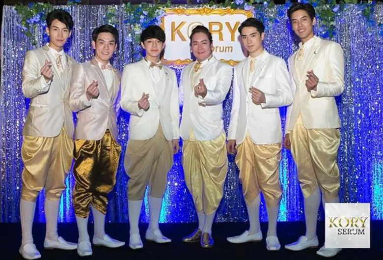 สงสัยจะเกิดอาการปลื้มปริ่มหนุ่มๆดาวเกี๊ยว...