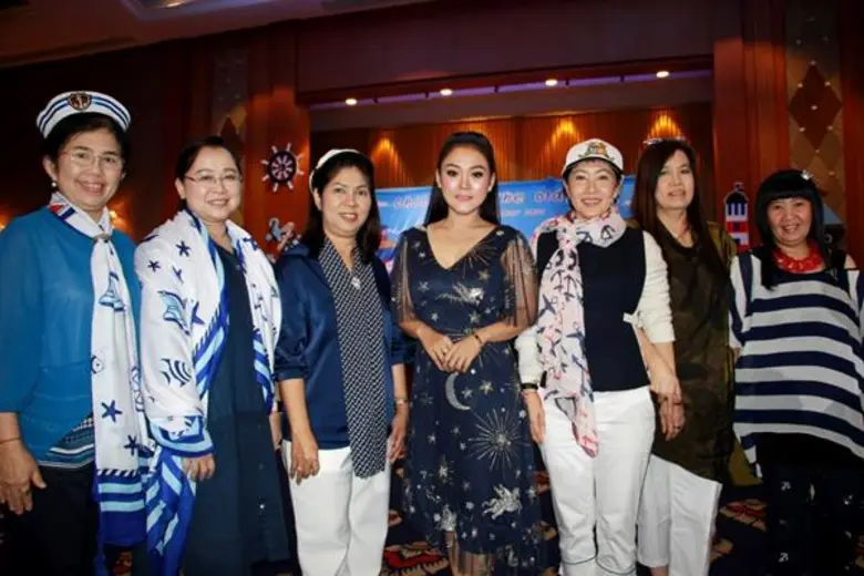 หญิง ธิติกานต์ อาร์สยาม เจ้าของเพลงดัง จันทร์, อสงไ...