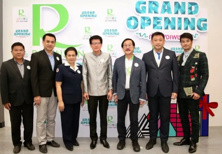 โรบินสัน มอบความสุขส่งท้ายปี กับความยิ่งใหญ่ของสาขาใหม่ล่าสุด "ศูนย์การค้าโรบินสันไลฟ์สไตล์ กำแพงเพชร" ด้วยสุดยอดประสบการณ์ EAT-SHOP-PLAY สมบูรณ์แบบ