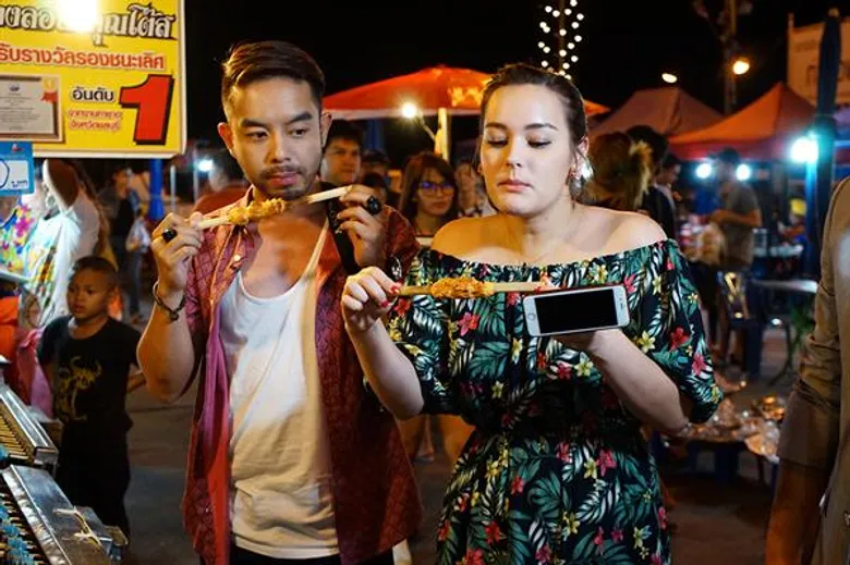 ทีวีไกด์: รายการ “ตลาดเด็ดประเทศไทย” “นาตาลี เดวิส” จูงมือ “กวาง เอบีนอร์มอล” ท้าลอง เปิดเมนูเปิบพิสดาร ชวนขนลุก!!!