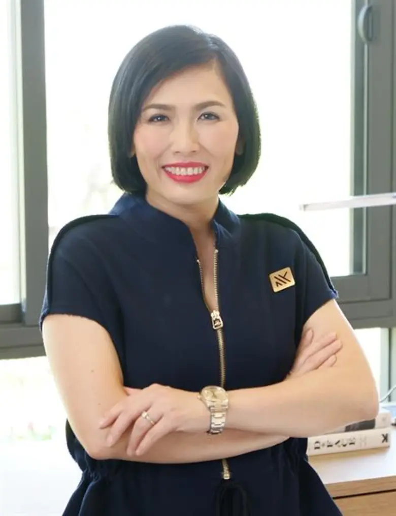 นางสาวดุษฎี ตันเจริญ กรรมการผู้จัดการ บริ...