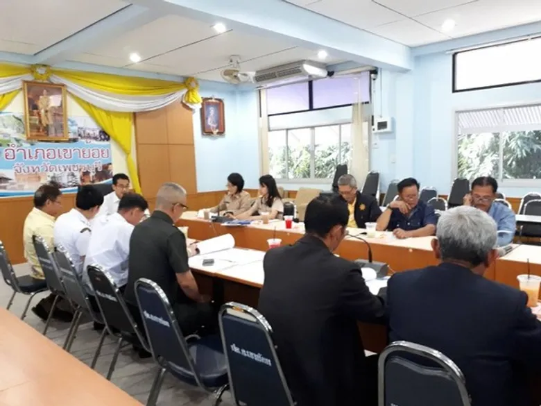 ประชุมคณะกรรมการ ก.ช.ภ.อ.เขาย้อย เพื่อช่วยเหลือผู้ประสบภัยพิบัติ