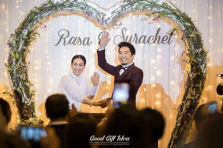 “เอก-สุระเชษฐ์” เปิดตัว “ภรรยา” เผยภาพสวีทลงเอ็มวี “ยอมใจ”