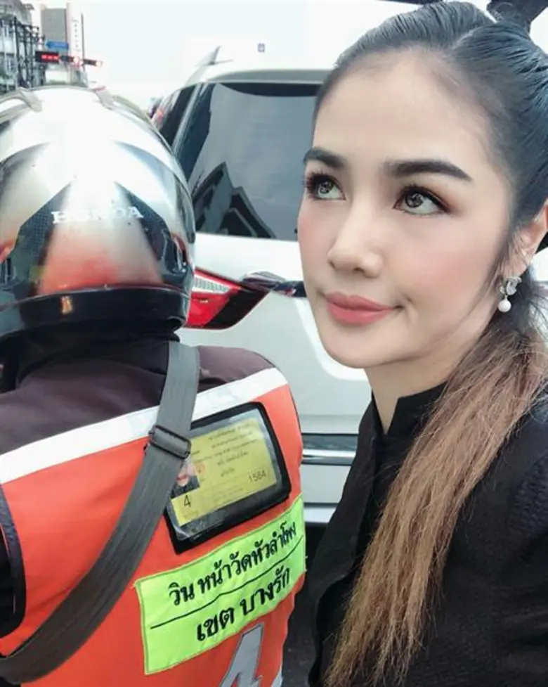 เรียกว่าแซ่บซิ่งของแท้ สำหรับนักร้องลูกทุ...