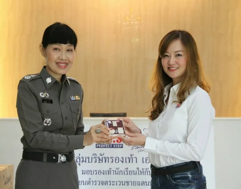 กลุ่มบริษัทรองเท้า เอส.ซี.เอส. มอบรองเท้านักเรียนให้กับน้องๆ โรงเรียนตำรวจตระเวนชายแดนบ้านค็อกนิสไทย จังหวัดสกลนคร