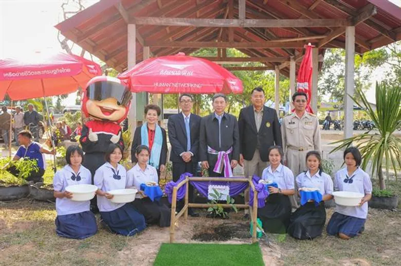 ไปรษณีย์ไทย จัดพิธีส่งมอบโครงการเสริมสร้างคุณภาพชีวิตเยาวชนในพื้นที่จังหวัดมุกดาหาร พร้อมสนับสนุนโอกาสทางการศึกษาในยุคดิจิทัล