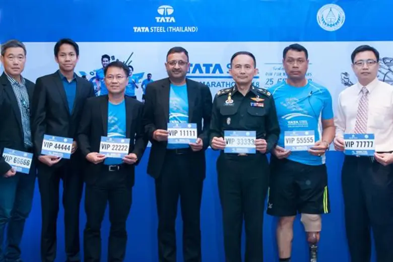 ราจีฟ มังกัล (กลาง) กรรมการผู้จัดการใหญ่ ...