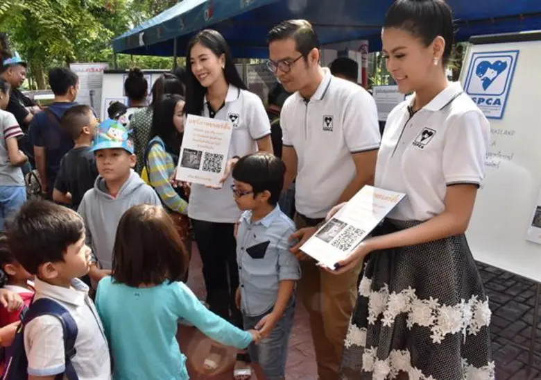 โบว์ลิ่ง-ลาดา ร่วมรณรงค์ทำบุญไม่ทารุณสัตว์