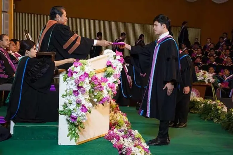 พิธีประสาทปริญญาบัตร วิทยาลัยเซาธ์อีสท์บา...