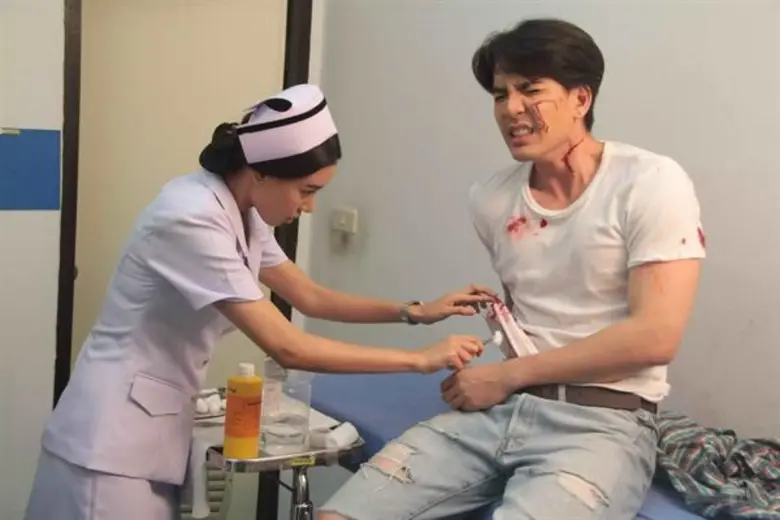 นิว บู๊สลิงใน มือปราบเหยี่ยวดำ อย่างเท่ห์ แต่กลับร้องโอดโอยตอน พยาบาล ตูน ทำแผล ซะงั้น!