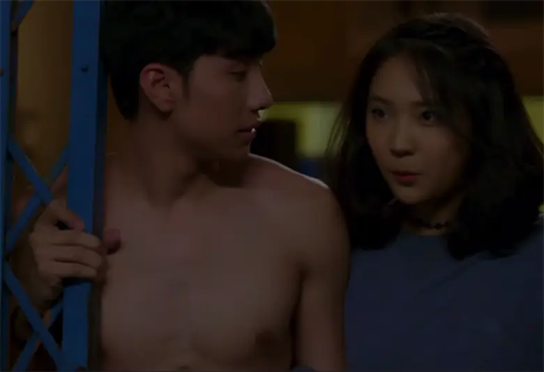 “จ๋า” อึ้ง!!! เจอ “ม่อน” ถอดเสื้ออยู่กับ “แจน”