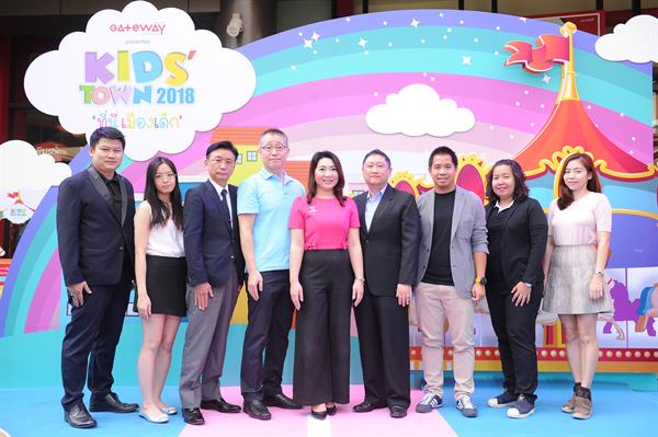 นางสาวภิรดี เจริญรัตนาภิรมณ์ (กลาง) ผู้จัดการทั่วไป...