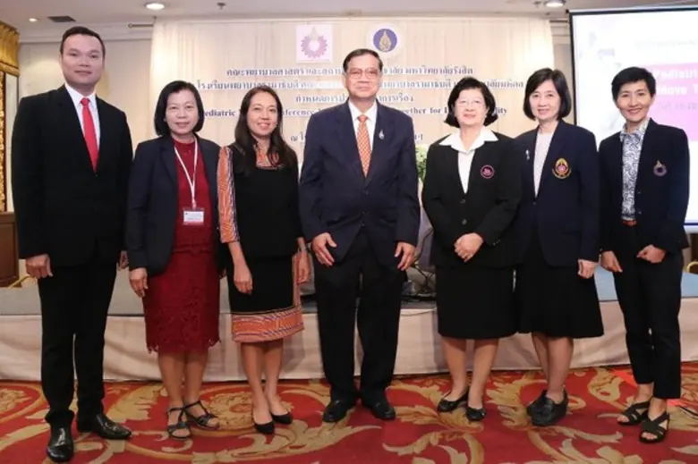 นพ. ศุภชัย คุณารัตนพฤกษ์ รองอธิการบดีฝ่าย...