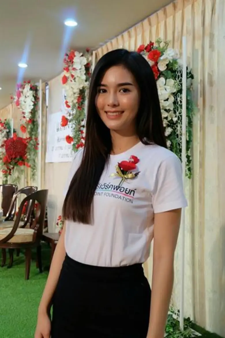 กุ๊กกิ๊ก มรกต พูลผล นางเอก “คู่ซี้ผีมือปราบ” ช่องเวิร์คพอยท์ ร่วมงานแถลงข่าวงาน “สัปดาห์ดอกป๊อปปี้บานวันทหารผ่านศึก"