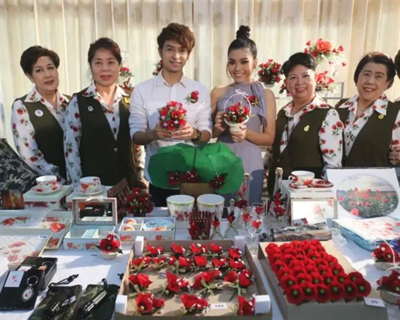 “บิว พงศ์พิพัฒน์-ธัญญ่า อาร์สยาม” รณรงค์ซื้อดอกป๊อบปี้