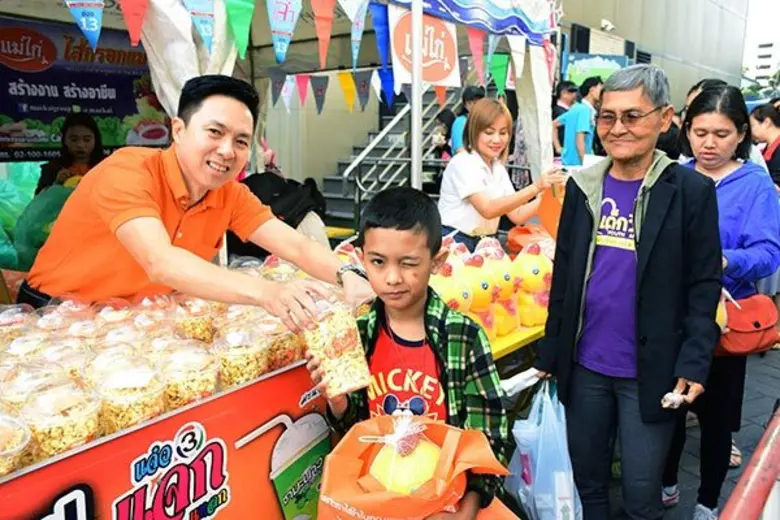 นายสมเจตน์ ปัญจวัฒนางกูร กรรมการผู้จัดการ บริษัท โฟ...