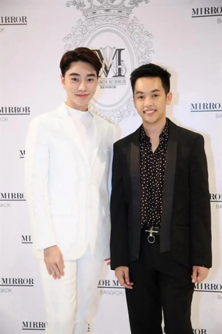 เลอค่า! เปิดตัวแบรนด์ “MIRROR MIRROR BANGKOK” ครั้งแรก แฟชั่นโชว์คอลเลกชั่นชุดเจ้าสาวสุดหรู แรงบันดาลใจจากเทพนิยายดัง