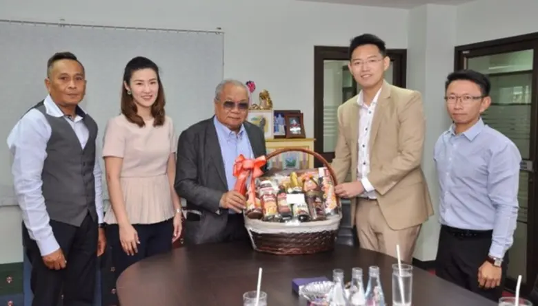 ทีมผู้บริหาร เบนซ์ ทีทีซี เยี่ยมสวัสดีปีใหม่ 2561 “บิ๊กทรี” วงการสื่อยานยนต์ไทย