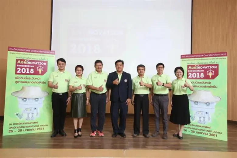 (จากซ้าย ผศ.ดร.อภิชาติ โรจนโรวรรณ ผู้ช่วย...