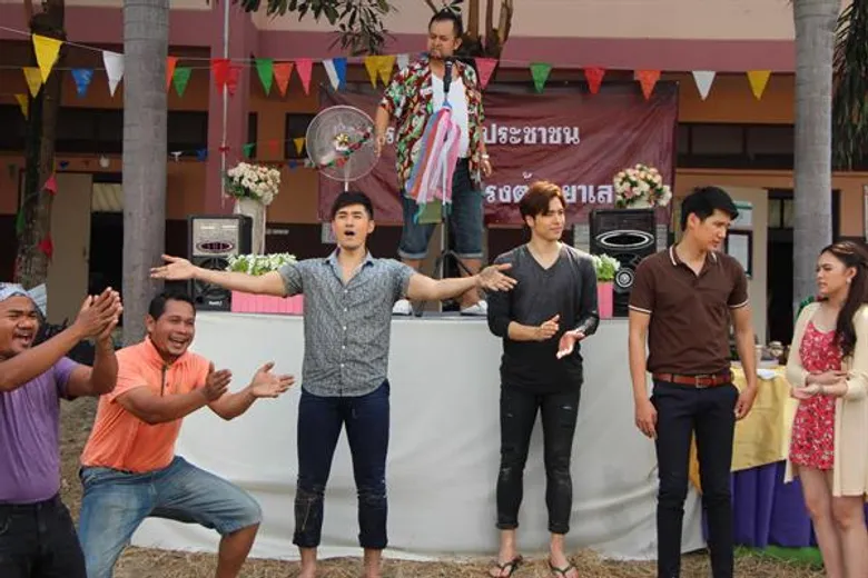 แม็ค-วีรคณิศร์ โชว์ลีลาเด็ด!!! จับปลาไหลมือเปล่า....ล้มจริง เลอะจริงในละคร “แม่สื่อจอมป่วน”