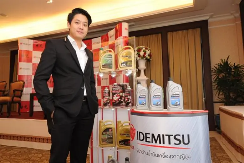 น้ำมันเครื่อง "อิเดมิตสึ" โดยบริษัท น้ำมั...