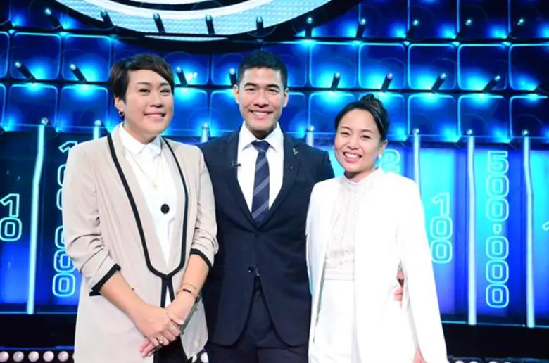 ทีวีไกด์: รายการ “The Wall กำแพงพลิกชีวิต” “เบลล่า-ออย” 2สาวใจแกร่ง!!ระยะสุดท้าย ลุ้นเงิน “The Wall” นำไปสร้างมูลนิธิช่วยผู้ป่วยมะเร็ง