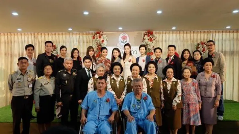 ผู้บริหารช่อง 3 พร้อมนักแสดงร่วมงานแถลงข่าว “สัปดาห์ป๊อปปี้บานวันทหารผ่านศึก”ของมูลนิธิสงเคราะห์ครอบครัวทหารผ่านศึก