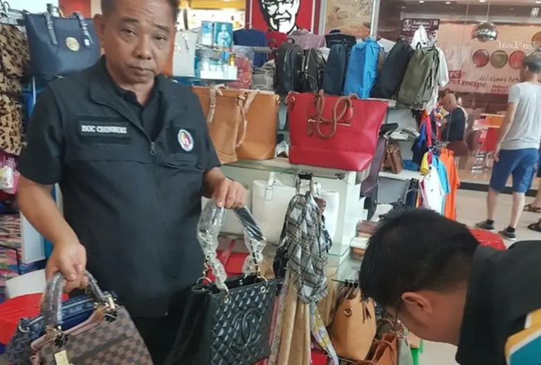 กอ.รมน.จังหวัด ช.บ. บูรณาการตรวจสอบการจำหน่ายสินค้าละเมิดลิขสิทธิ์ พื้นที่พัทยา จ.ชลบุรี