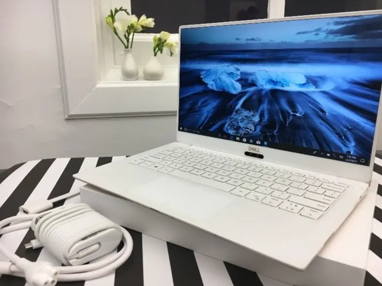 - XPS 13 เหนือชั้นขึ้นในทุกมิติ ตัวเครื่อ...