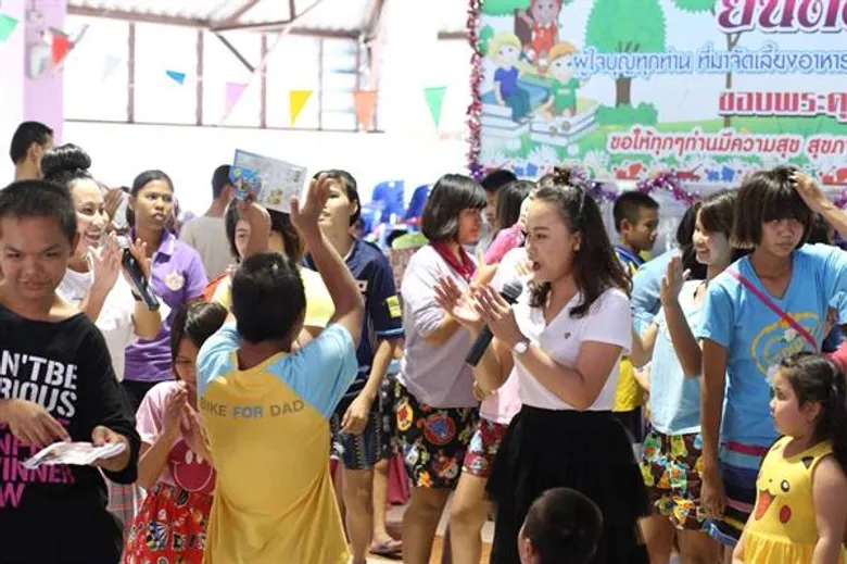 ลูลู่ ชวน ลาล่า อาร์สยาม ทำบุญวันเกิด วัดป่าญานสัมปันนาราม พร้อมเลี้ยงอาหารเด็กพิการฯ จ.ราชบุรี