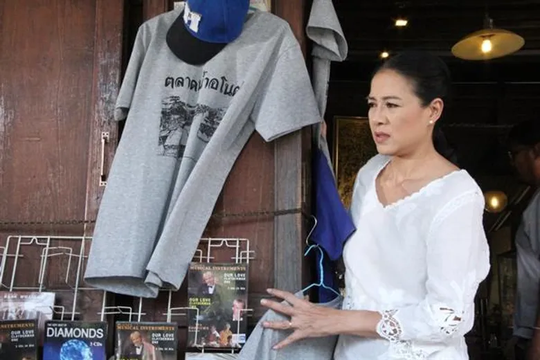 แม็ค-วีรคณิศร์ พระเอกขี่ม้าขาว!!! ช่วยเก็บของหลังพายุฝนกระหน่ำร้าน กบ-ปภัสรา ในละคร “แม่สื่อจอมป่วน”