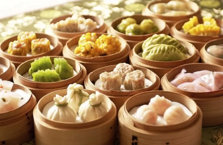 ร่วมฉลองเทศกาลตรุษจีนต้อนรับปีจอ พร้อมเพล...