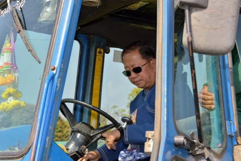 พด. แนะเกษตรกรใช้วิธีง่ายๆ ไถกลบตอซังพืชช่วยฟื้นฟูดินให้ดี
