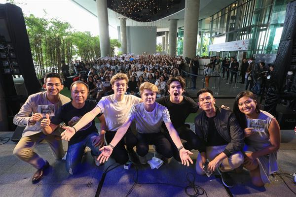 ปังสุด!! เมื่อ 'นิว โฮป คลับ’ บุกไทยครั้งแรก!! โชว์เต็มสตรีม!! ในงาน 'Welcome To The Club – Acoustic Live in Bangkok’