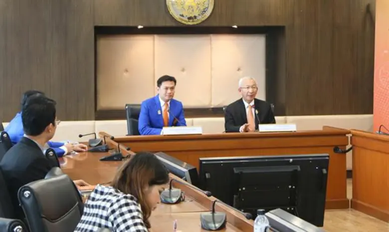 สถาบันเทคโนโลยีพระจอมเกล้าเจ้าคุณทหารลาดก...