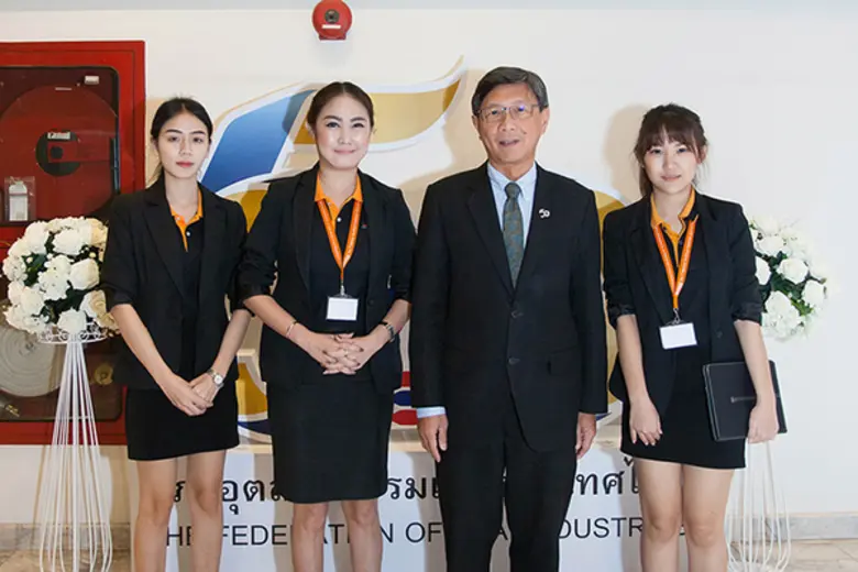 นายเจน นำชัยศิริ ประธานสภาอุตสาหกรรมแห่งป...