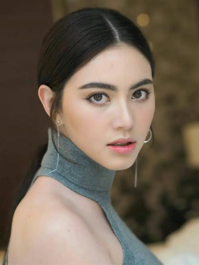 ซุป'ตาร์สาวหมวยอินเตอร์ ใหม่ ดาวิกา โฮร์เ...