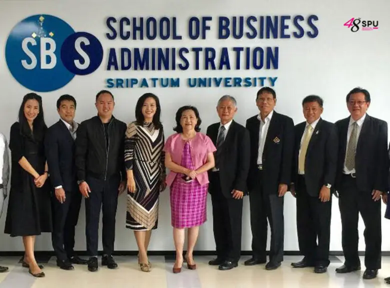 ผศ.ดร.รวิภา อัครจินดานนท์ คณบดีคณะบริหารธ...