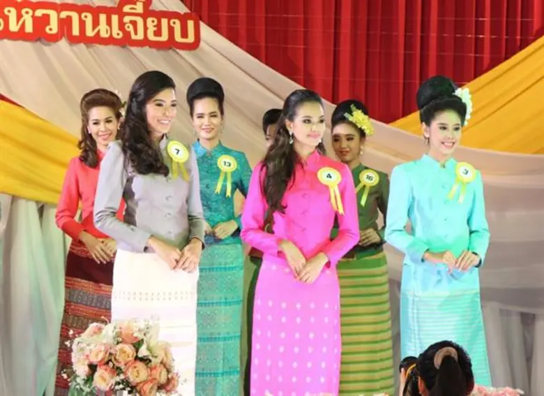 เกรซ-พัชร์สิตา จัดเต็มชุดสวมชุด-รำฉุยฉาย!!! ฝน-ณธิดา ชี้แพ้ชวนตีกระชากมงกุฎจากหัวเกรซ ในละคร “แม่สื่อจอมป่วน”