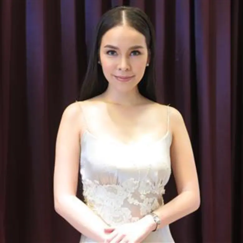 ภาพข่าว: ธรรมรัตน์ โชควัฒนา คว้าตัว สาวแซ่บโอบอุ้ม รัสรินทร์ ชุมสาย ณ อยุธยา ร่วมแถลงข่าว “วาโก้บราเดย์ บรามีค่า...สร้างอาชีพ รักสิ่งแวดล้อม” ปีที่ 7