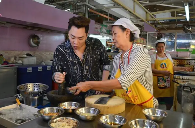 ตลาดแทบแตก! "ตลาดสดพระราม ๔" จับแซ่บตัวแม...