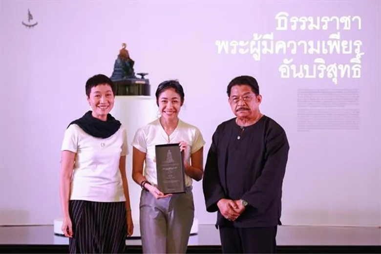 “แจง-ครูเงาะ”ร่วมงานมอบประติมากรรม “ธรรมราชาพระผู้มีความเพียรอันบริสุทธิ์”