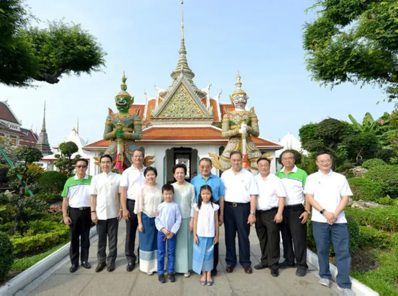 นายเจริญและคุณหญิงวรรณา สิริวัฒนภักดี ประ...