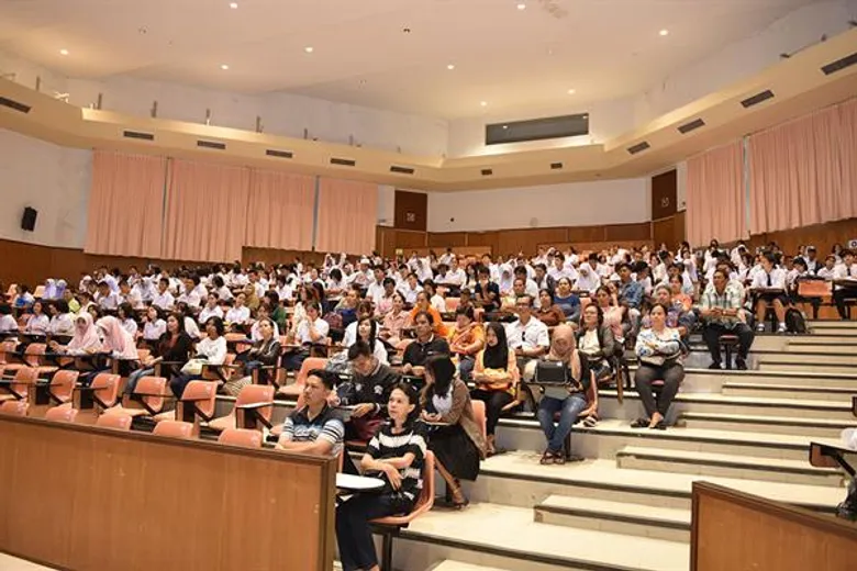 คณบดีคณะพาณิชยศาสตร์ฯ ม.อ.ตรัง ต้อนรับ นักเรียนและผู้ปกครอง รอบโคว้ต้า ม.อ.ตรัง
