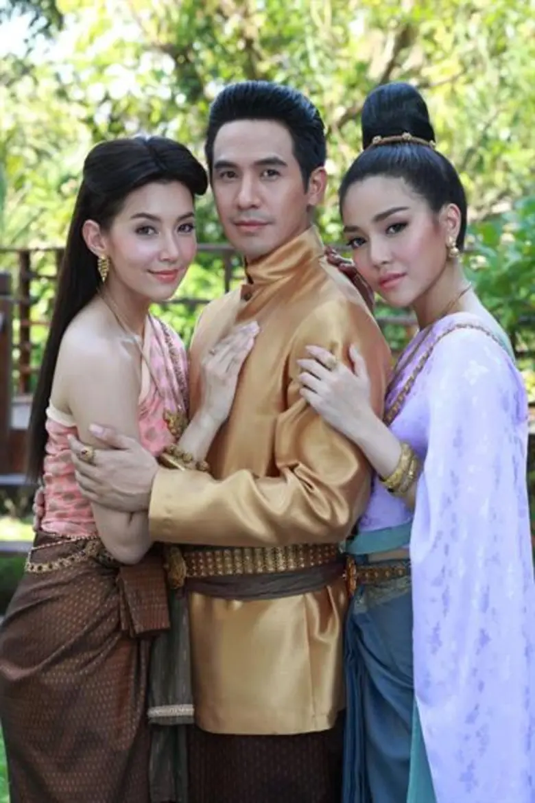 เป็นครั้งแรกที่ได้ร่วมงานกันของสองพระนาง ...
