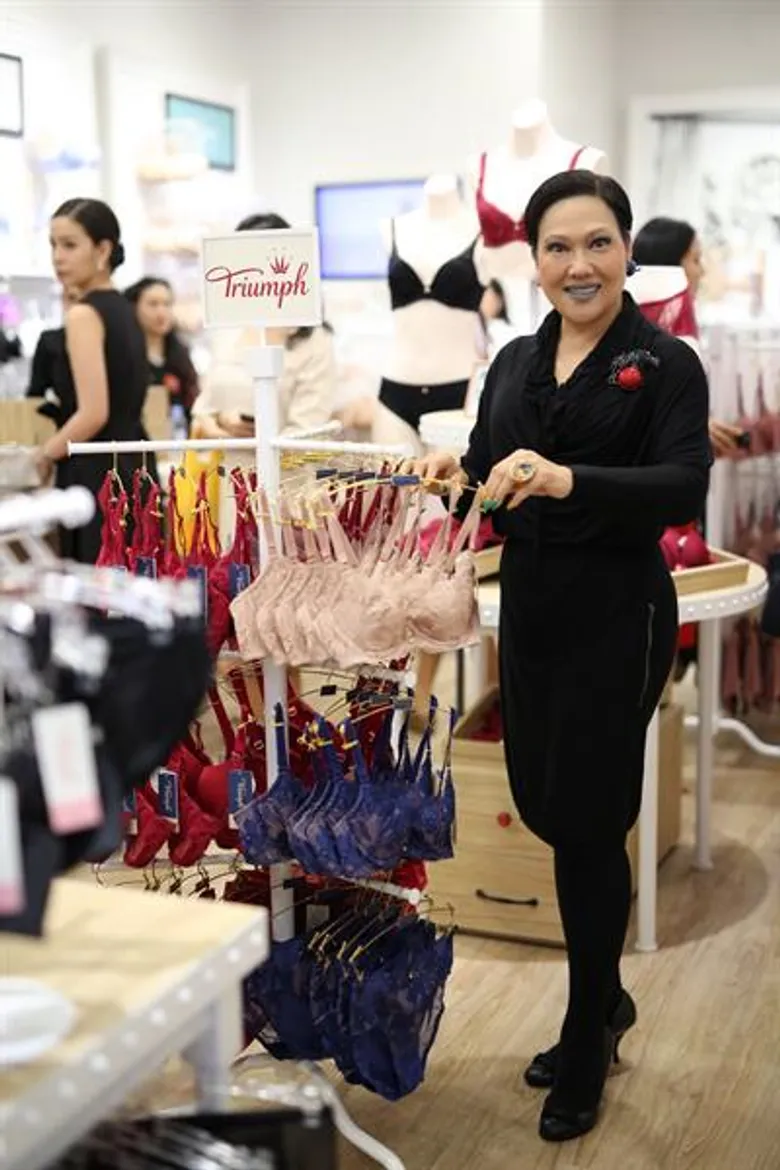 ไทรอัมพ์เปิดตัวบูทีคใหม่เซ็นทรัลพระราม 9 พร้อมแนะนำ Essence by Triumph (เอสเซนส์ บาย ไทรอัมพ์) ชุดชั้นในที่จะขโมยหัวใจสาวๆ กับเทรนด์ฮิตสุดเซ็กซี่